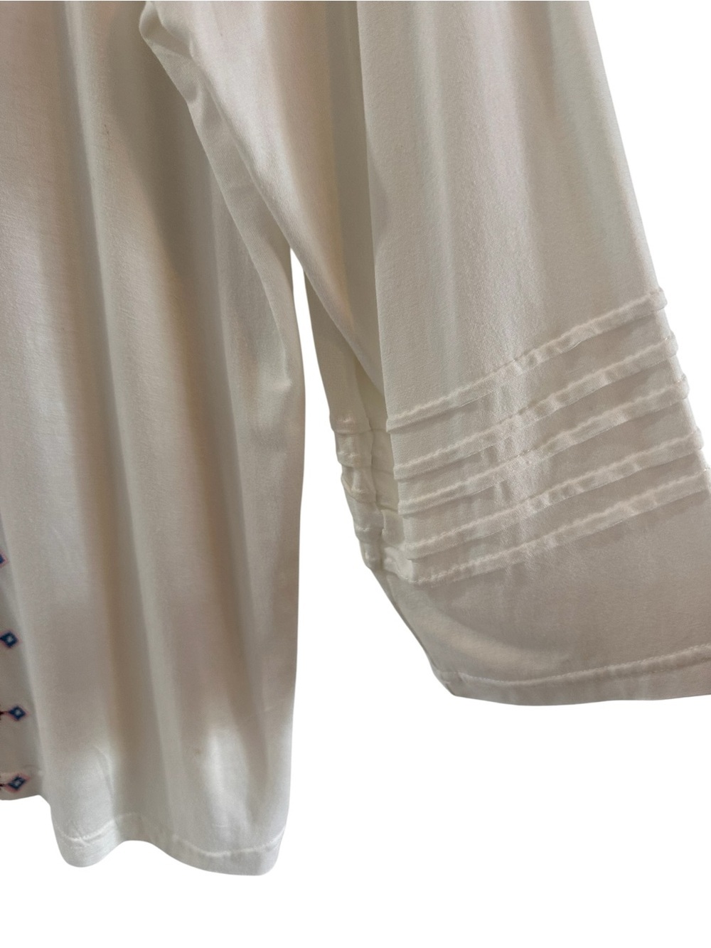 LIV Los Angeles White Embroidered V-Neck Tunic with Pintuck Sleeve Detail, 1X - Picture 5 of 13